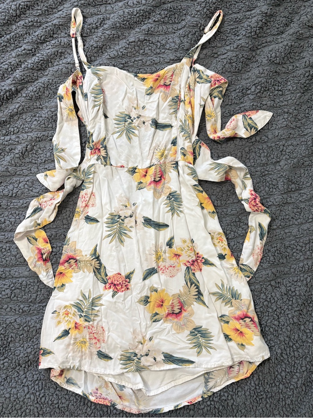 HOLLISTER | Open Back/Tie Floral Sundress